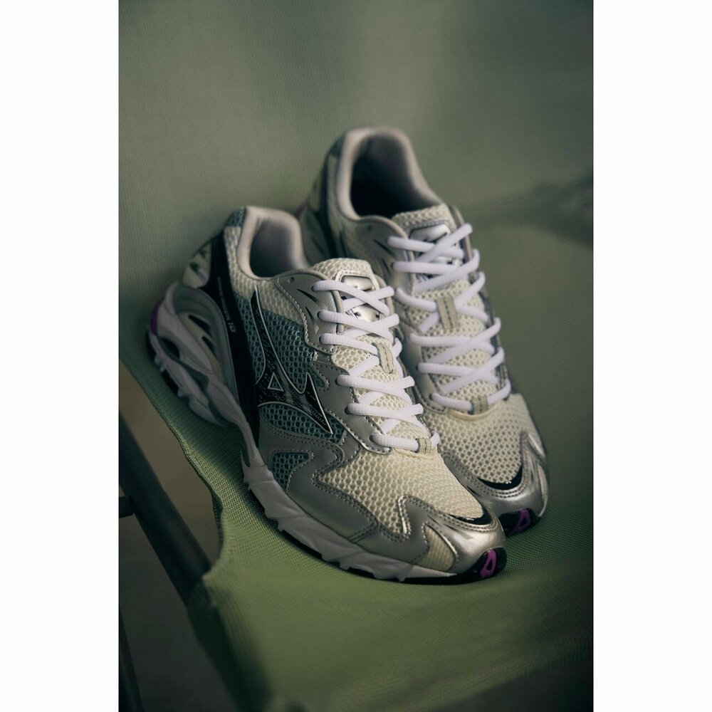 WAVE RIDER 10 emmi|D1GA2104_c|MIZUNO1906|ライフスタイル|ミズノ公式