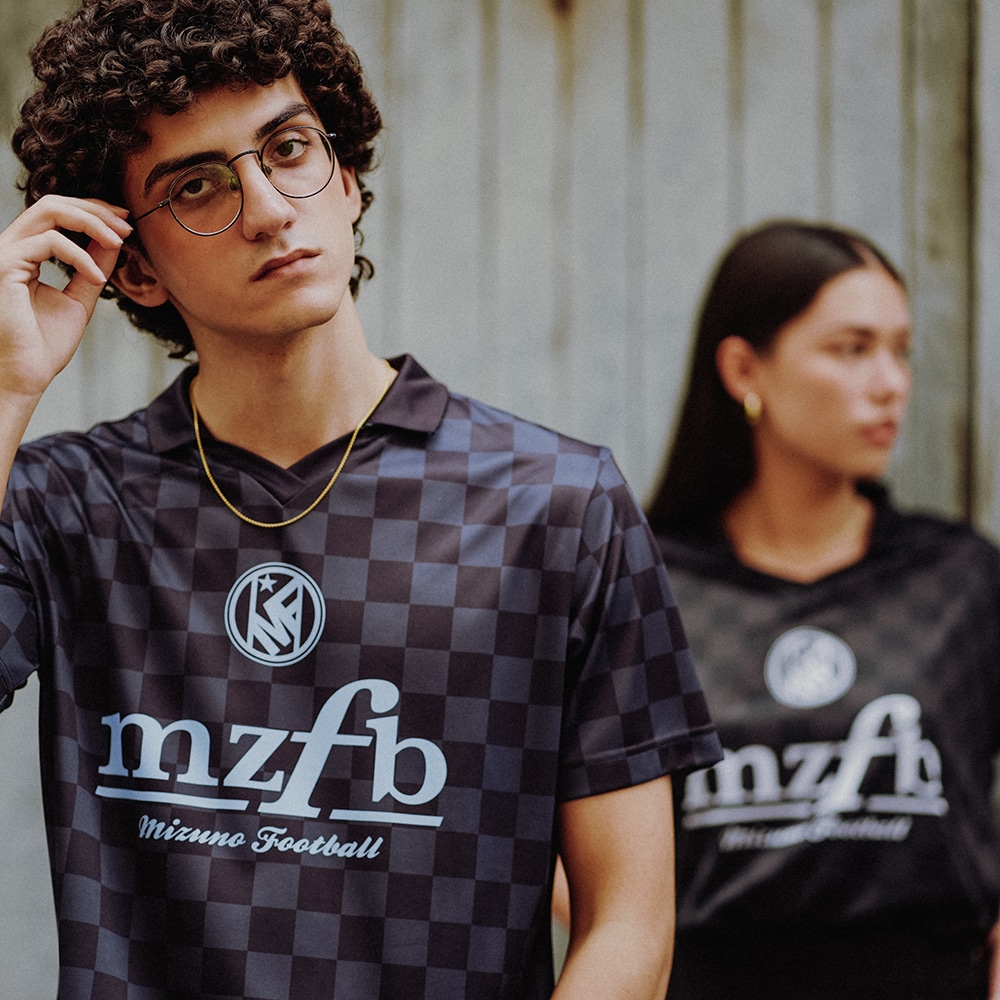 矢板中央　ユニフォームMizuno 長袖 赤黒 8 白ユニフォーム、ピステ 矢板中央 ユニフォームMizuno 長袖 赤黒 8 白ユニフォーム、ピステ