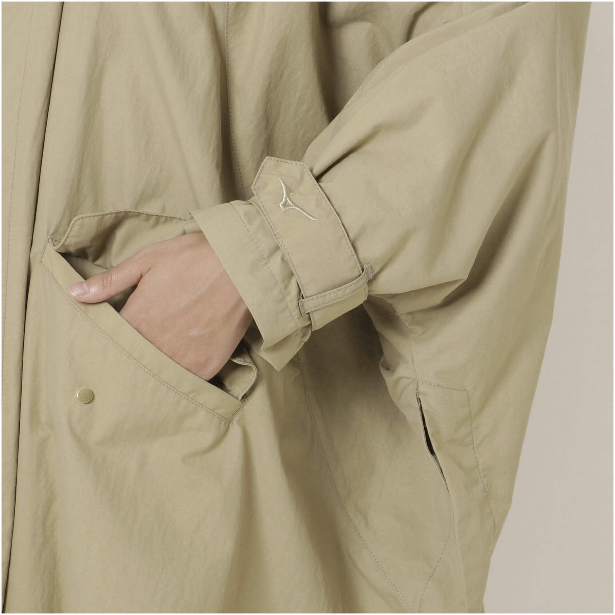 ロペ Mizuno コラボレーション　ポンチョ トレンチコート 年間300日着られる！高機能で美しい「ロペ×ミズノ」のコラボコートが