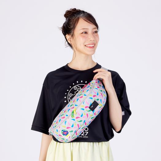 コンパクトだけどしっかり入るサイズ感で、アクティブな外出シーンで大活躍！